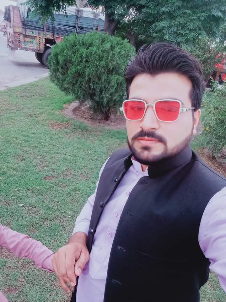 I am graphics desiner