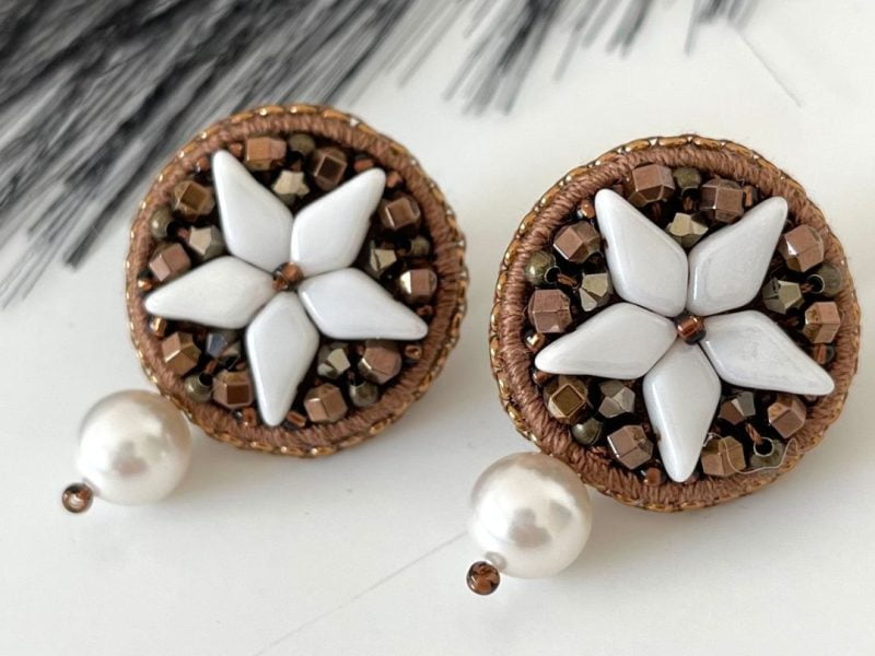 Round studs earrings withe white star and embroidery brown crystal beads.
