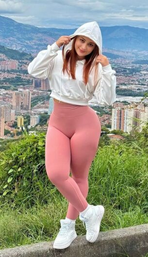 Call Girls Delhi Gurgaon ♋- 97111~47426 ✯Vishwavidyalaya Metro Station